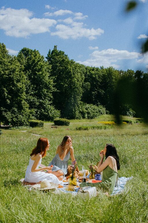 How to Plan a Simple Picnic at a Local Park